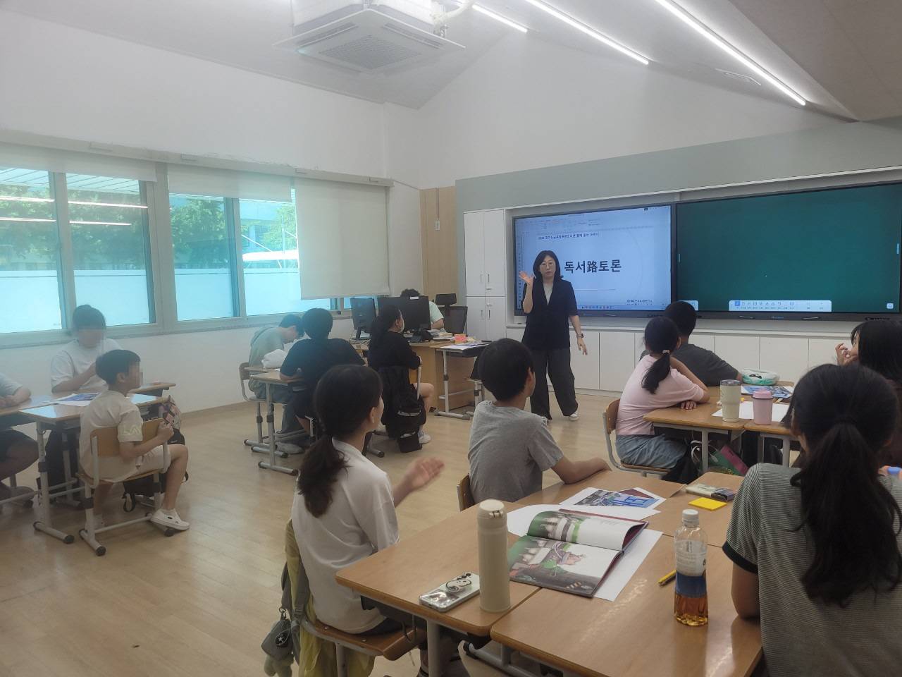 2025 학교지원: 함께 읽는 청소년(독서동아리)